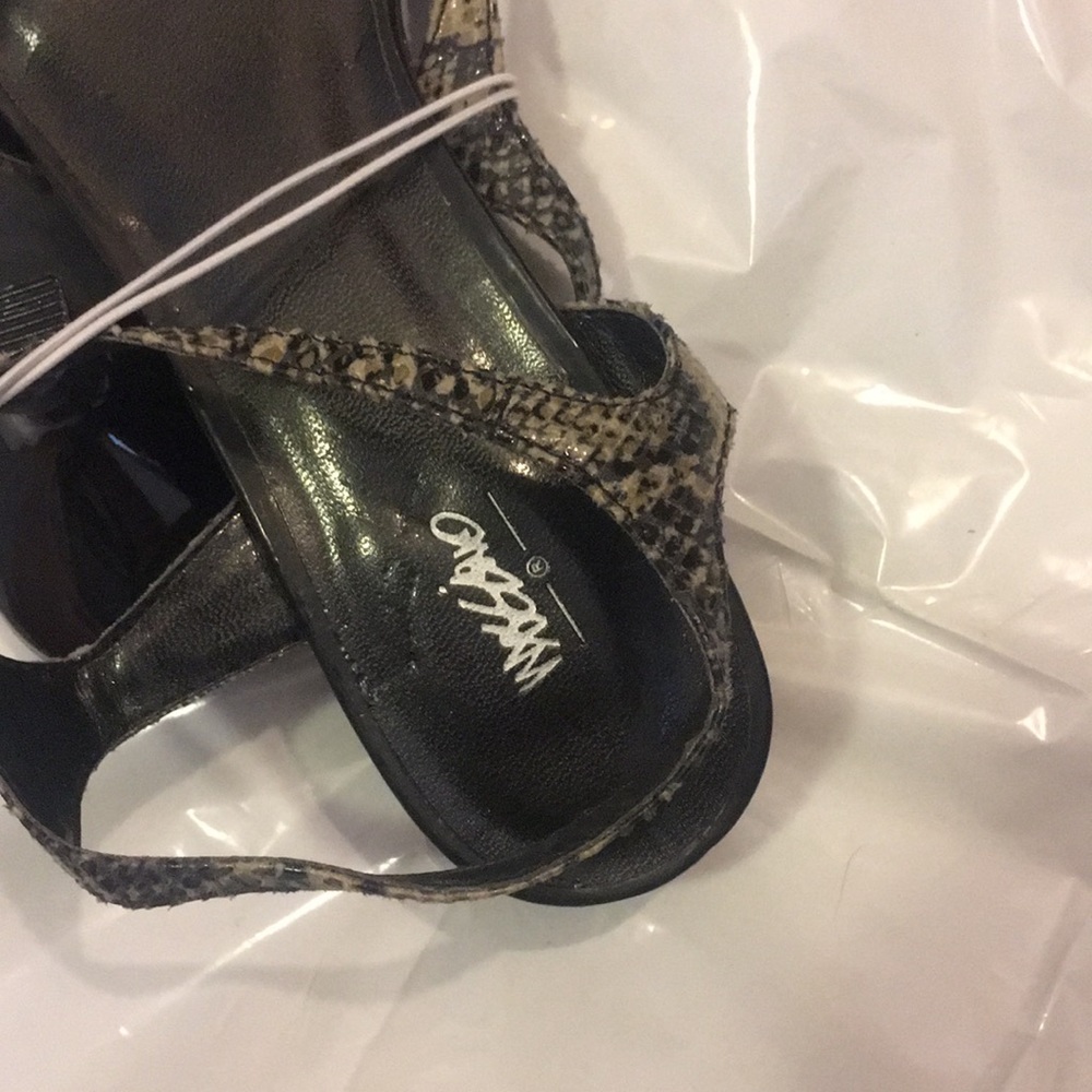 Mini Heels - Picture 6 of 6